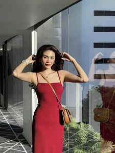 Supermodel Vo Hoang Yen: From Breast Reduction Surgeries to Pregnancy Joy - image 4