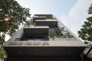 Staggered Facade Design of Bac Ninh House Goes Viral in American Media - image 5
