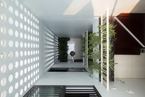 Staggered Facade Design of Bac Ninh House Goes Viral in American Media - image 1