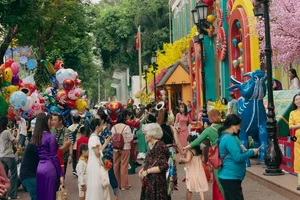 Young Generation Revives Traditional Ao Dai for Lunar New Year - image 3
