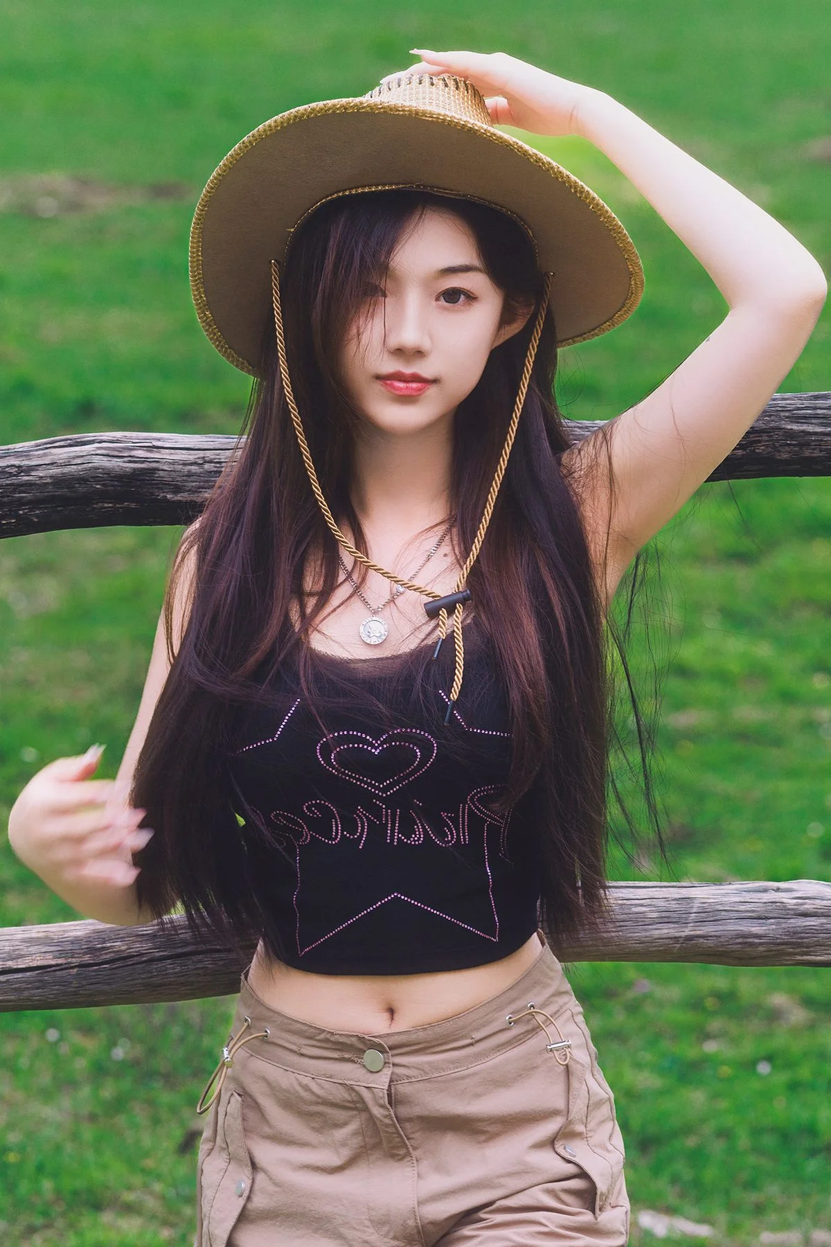 Elegant Portraiture in YiTuYu Art Language Vol.5109 Featuring Pei Tong Xue