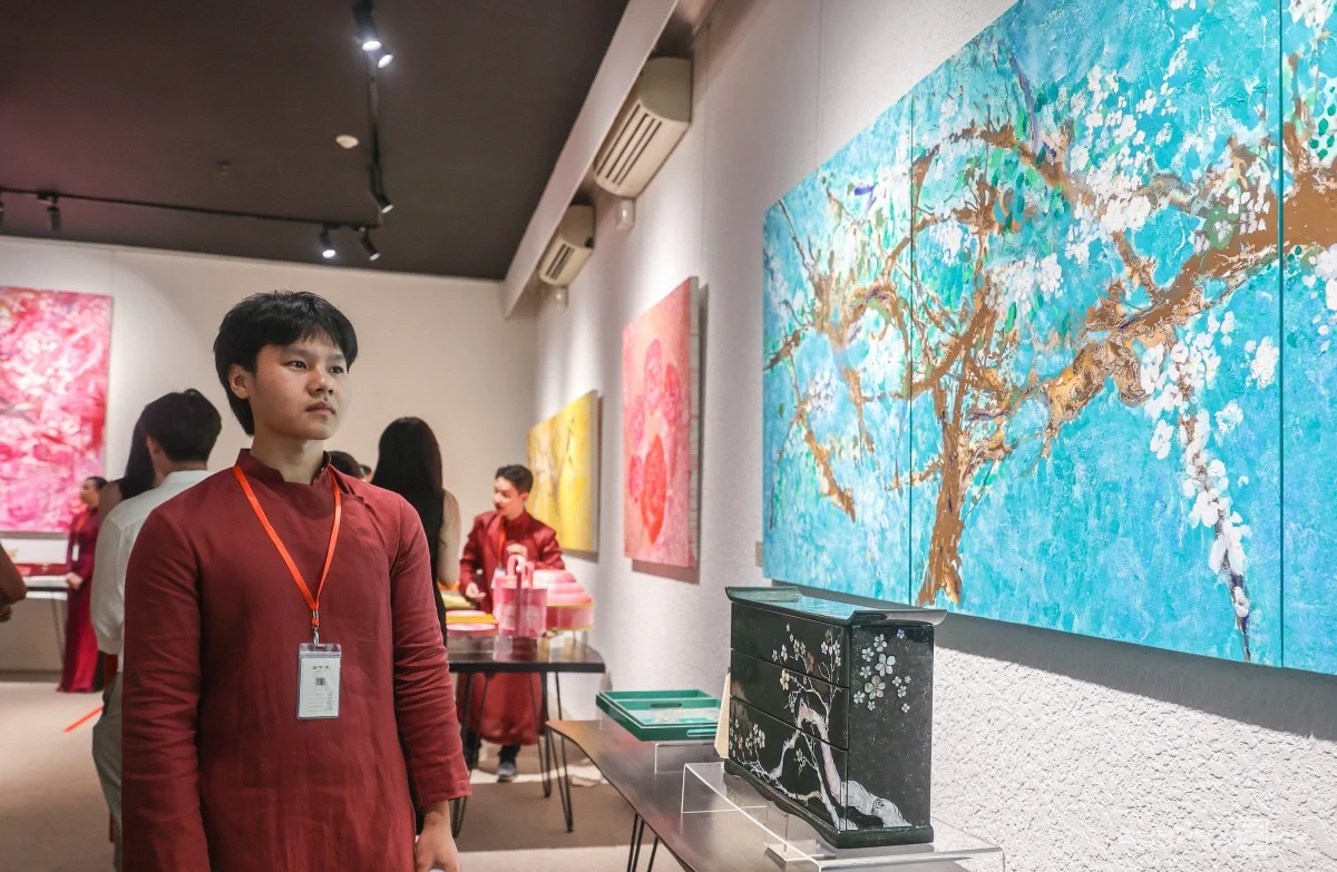 Xèo Chu Art Exhibition: Flowers in Mother's Garden and Traditional Crafts at the Ho Chi Minh City Museum