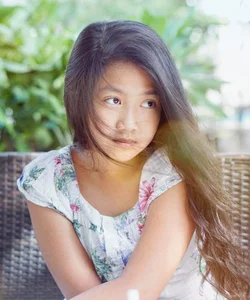 Actor Manh Truong's Daughter Stuns Fans with Her Remarkable Height and Beauty - image 3