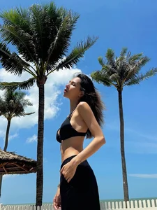 Behind the Scenes: The Unique Quick-Change Secrets of Vietnam's Famous Pageant Coach - image 1