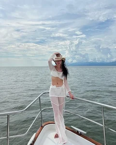 Isabella, Daughter of Singer Thanh Ha, Showcases Stunning Fitness and Summer Bikini Style - image 0