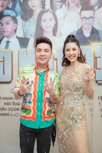 Quế Vân Hosts Lavish Housewarming Party Attended by Close Friend Ưng Hoàng Phúc and Stars - image 2