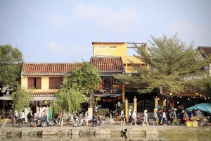 Experiencing the Peaceful Charm of Hoi An Ancient Town During Tet Festival - image 1
