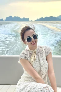 Actress Phuong Oanh Radiates Beauty and Elegance During Her Twin Pregnancy - image 7