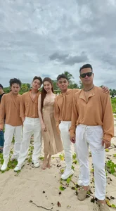 Stunning Vbiz Bridesmaid Steals the Spotlight Barefoot - image 3