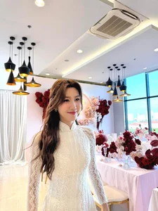 Stunning Vbiz Bridesmaid Steals the Spotlight Barefoot - image 4