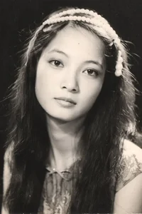 Timeless Beauty of Hanoi’s Youngest People’s Artist and Her 30-Year Love Story - image 5