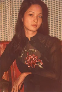 Timeless Beauty of Hanoi’s Youngest People’s Artist and Her 30-Year Love Story - image 4