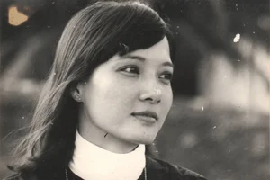 Timeless Beauty of Hanoi’s Youngest People’s Artist and Her 30-Year Love Story - image 6