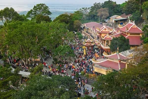 The Spiritual Journey to Ba Den Mountain: A Massive New Year Pilgrimage in Vietnam’s Tay Ninh Province - image 8