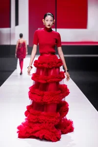 Supermodel Thanh Hang Mesmerizes in a Dress Made of 1,000 Real Flowers - image 0