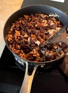 Noo Phước Thịnh Shares Budget Cooking Skills and a Hidden Secret Fans Just Discovered - image 2