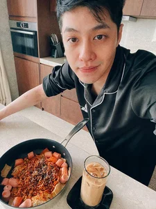 Noo Phước Thịnh Shares Budget Cooking Skills and a Hidden Secret Fans Just Discovered - image 8