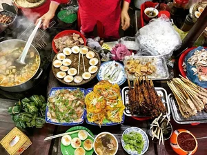 Discover the Best Affordable and Authentic Street Food in Hue Vietnam for Food Enthusiasts - image 7
