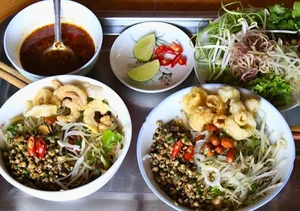 Discover the Best Affordable and Authentic Street Food in Hue Vietnam for Food Enthusiasts - image 4