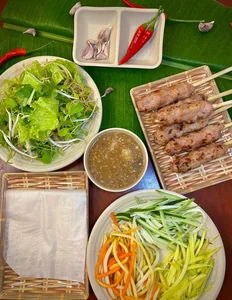 Discover the Best Affordable and Authentic Street Food in Hue Vietnam for Food Enthusiasts - image 2