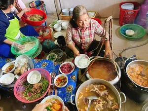 Discover the Best Affordable and Authentic Street Food in Hue Vietnam for Food Enthusiasts - image 9