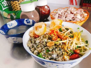 Discover the Best Affordable and Authentic Street Food in Hue Vietnam for Food Enthusiasts - image 0