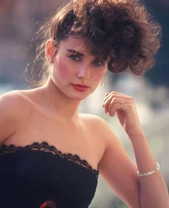 Demi Moore: A Look Back at Her Iconic 40-Year Career and Style Evolution - image 11