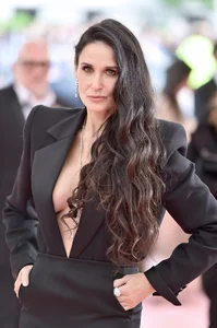Demi Moore: A Look Back at Her Iconic 40-Year Career and Style Evolution - image 2