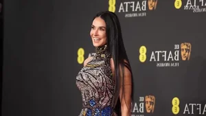 Demi Moore: A Look Back at Her Iconic 40-Year Career and Style Evolution - image 5