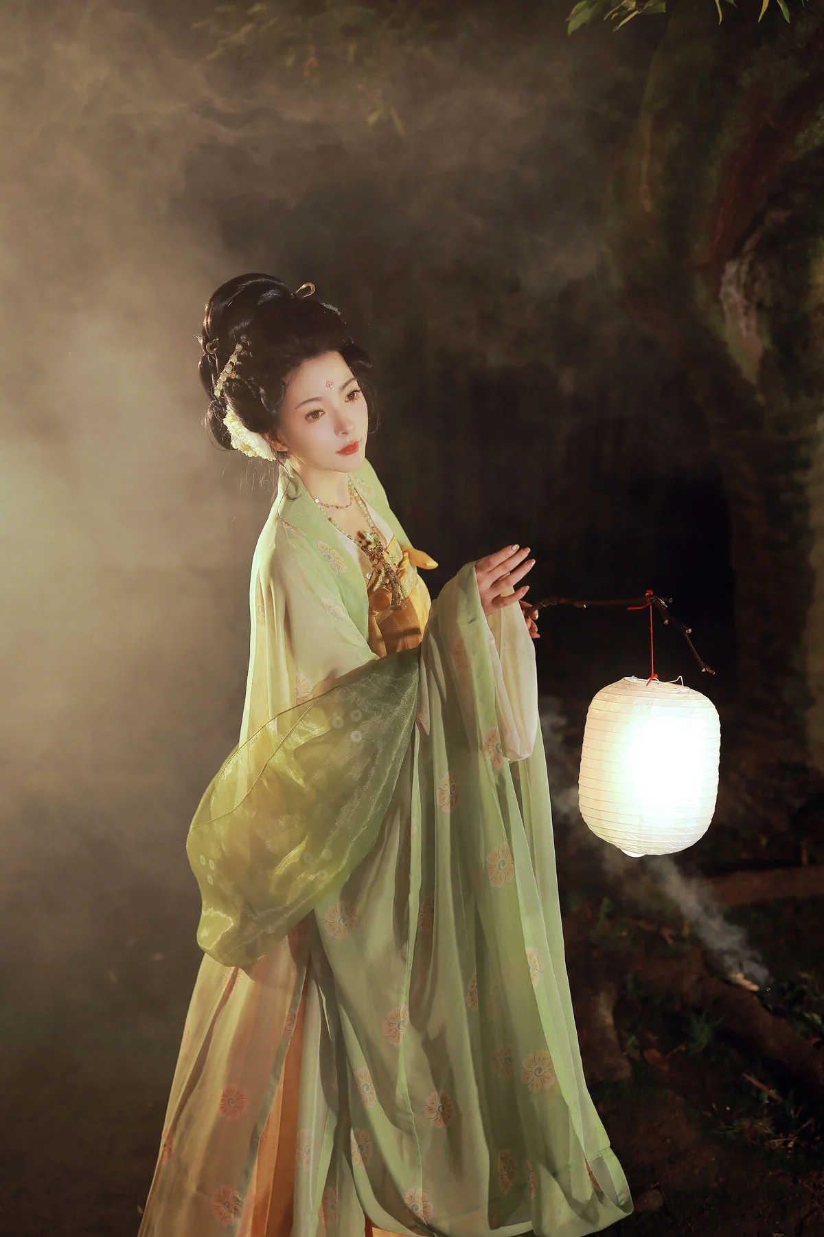 Captivating Visuals of Mao Zi Zi in YiTuYu Art Language Vol.7688