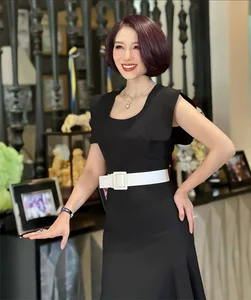 Hoa Khoi Thu Huong's Timeless Beauty and Success at 45 - image 3