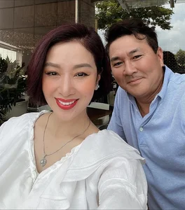Hoa Khoi Thu Huong's Timeless Beauty and Success at 45 - image 1