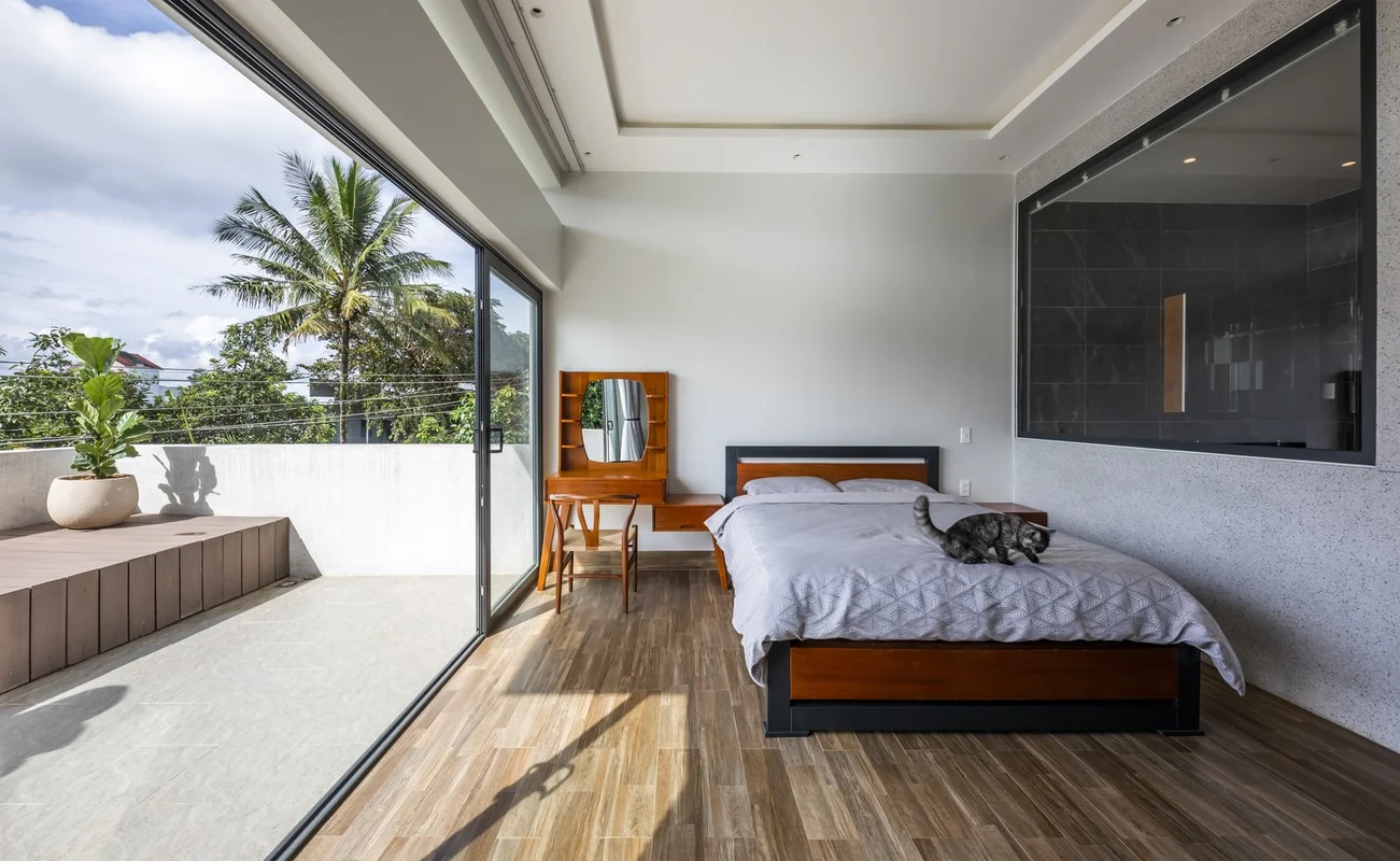 Innovative Townhouse Design: Mastering Natural Light in the Highlands of Lam Dong