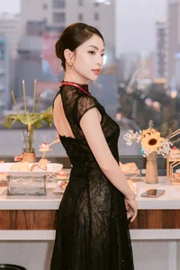 Stunning Beauty Transformation of Da Nang Influencer Nhat Le: Latest Trendy Looks and Modern Fashion Inspiration - image 7