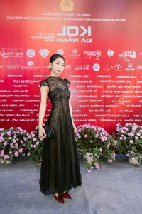 Stunning Beauty Transformation of Da Nang Influencer Nhat Le: Latest Trendy Looks and Modern Fashion Inspiration - image 2