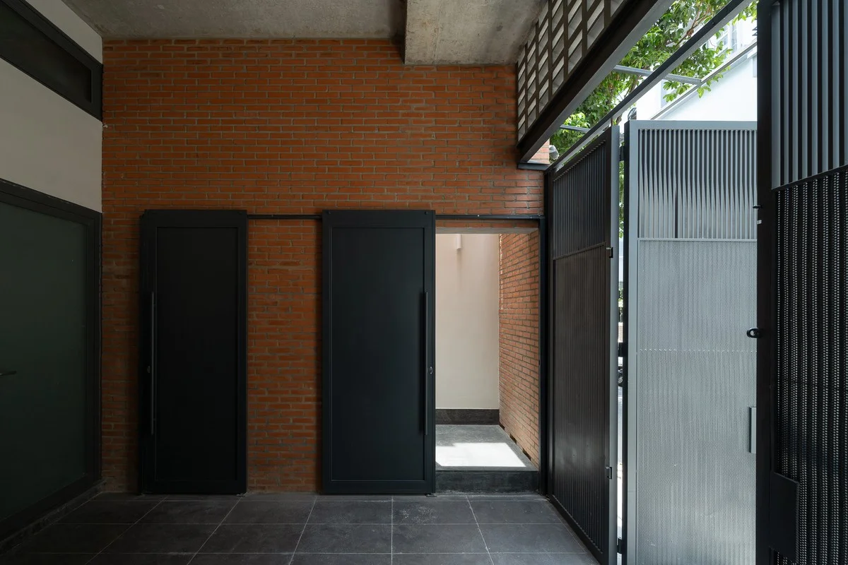 Innovative Tube House Architecture in Ho Chi Minh City Featuring Unique Ventilation Bricks