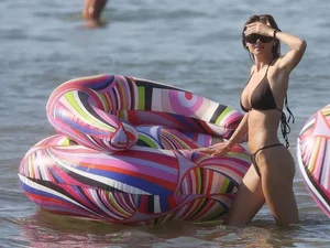 Leni Klum Stuns in Beach Photoshoot: Heidi Klum's Daughter Shines - image 6