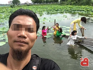 The Hilarious Mishaps of Tet Ao Dai Photoshoots in Vietnam - image 4