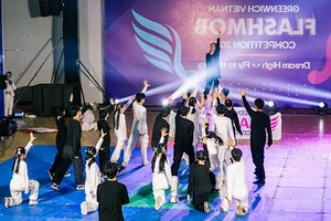 Mãn Nhãn Với Những Màn Trình Diễn Flashmob Sôi Động Của Học Sinh THPT Tại TP.HCM - image 9