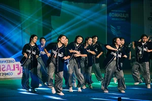 Mãn Nhãn Với Những Màn Trình Diễn Flashmob Sôi Động Của Học Sinh THPT Tại TP.HCM - image 8