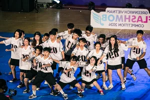 Mãn Nhãn Với Những Màn Trình Diễn Flashmob Sôi Động Của Học Sinh THPT Tại TP.HCM - image 1