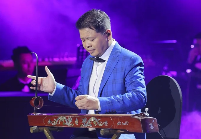 Singer Dang Duong's Wife Expresses Deep Gratitude at His Live Concert