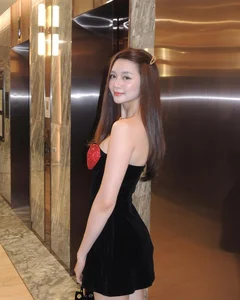 Ngoc Trinh Debuts Bold Short Hairstyle in Stunning New Fashion Look - image 3