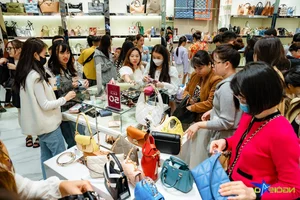 Black Friday Frenzy: Crowds Gather to Snag Major Designer Deals - image 2