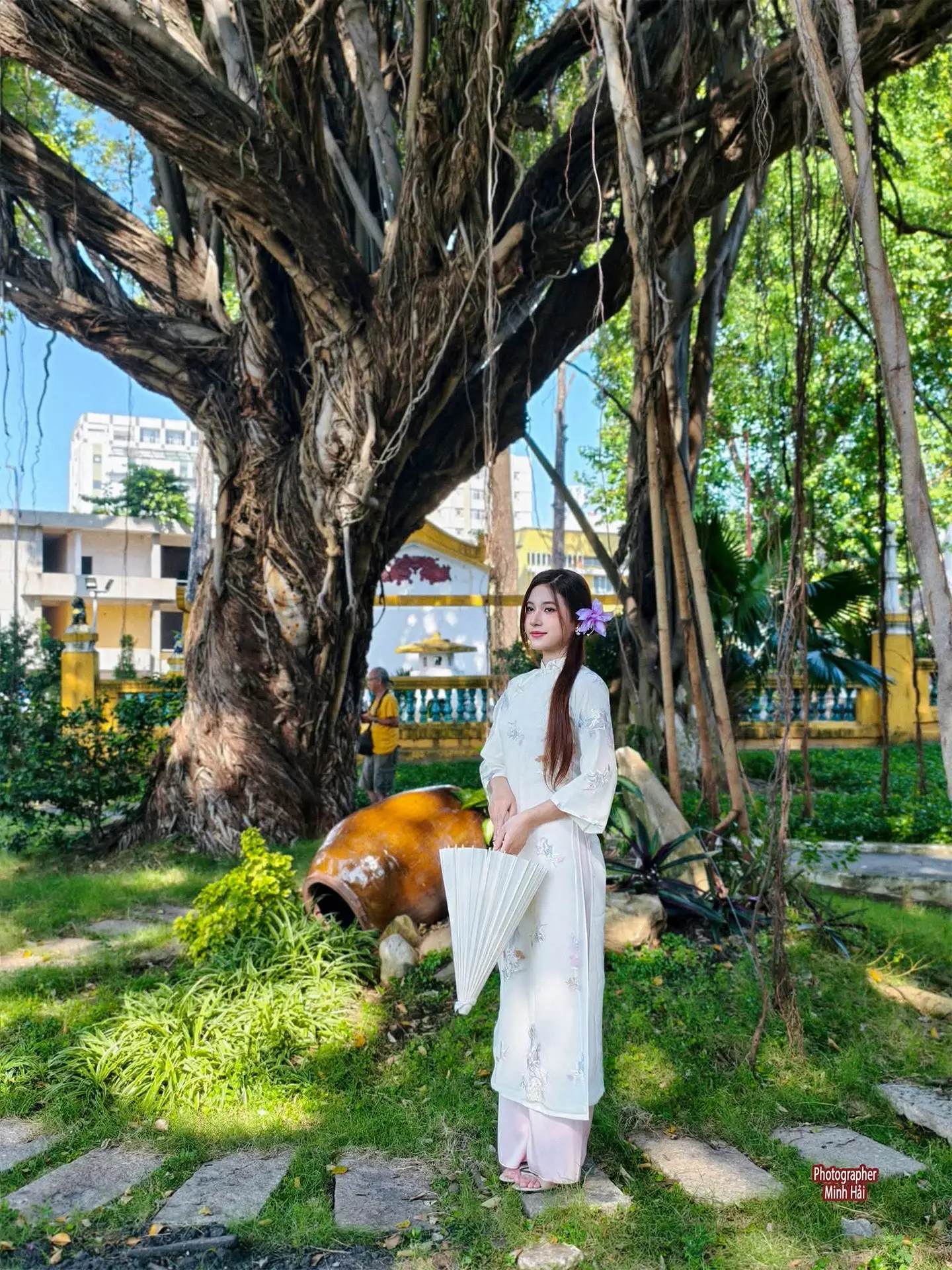 Graceful Ao Dai: Explore the Timeless Traditional Beauty of a Vietnamese Girl with an Elegant Parasol in a Lush Garden Setting