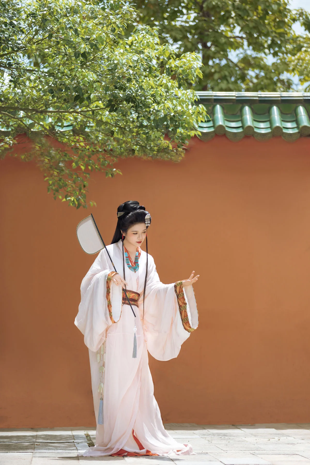 YiTuYu Art Language Vol.7799: The Visual Poetry of Model Qing Qing