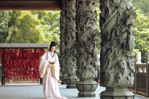 YiTuYu Art Language Vol.7799: The Visual Poetry of Model Qing Qing - image 5
