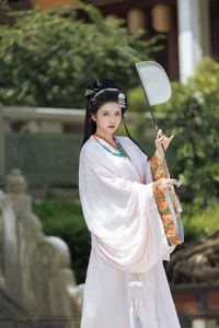 YiTuYu Art Language Vol.7799: The Visual Poetry of Model Qing Qing - image 18