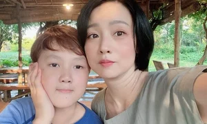 Nha Phuong Sparkles at New Restaurant Opening While Pregnant - image 0