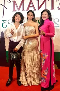 Nha Phuong Sparkles at New Restaurant Opening While Pregnant - image 7